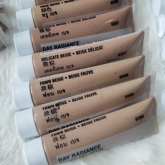 🆕️MK- Day Radiance Foundation Formula 2 - Picture 5 of 10